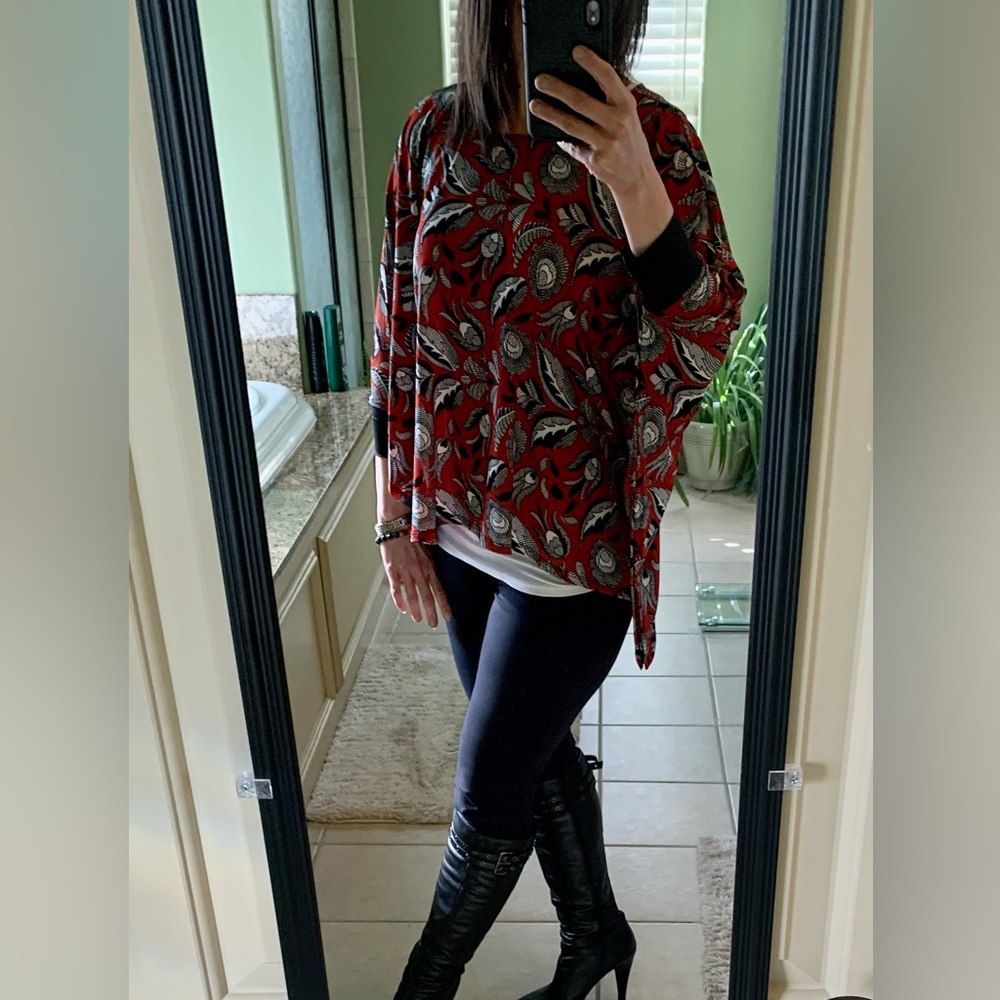 Loose fit Cato top; size small; red/black/white